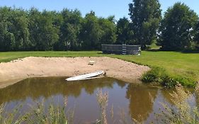 Domek letniskowy na Mazurach nad stawem